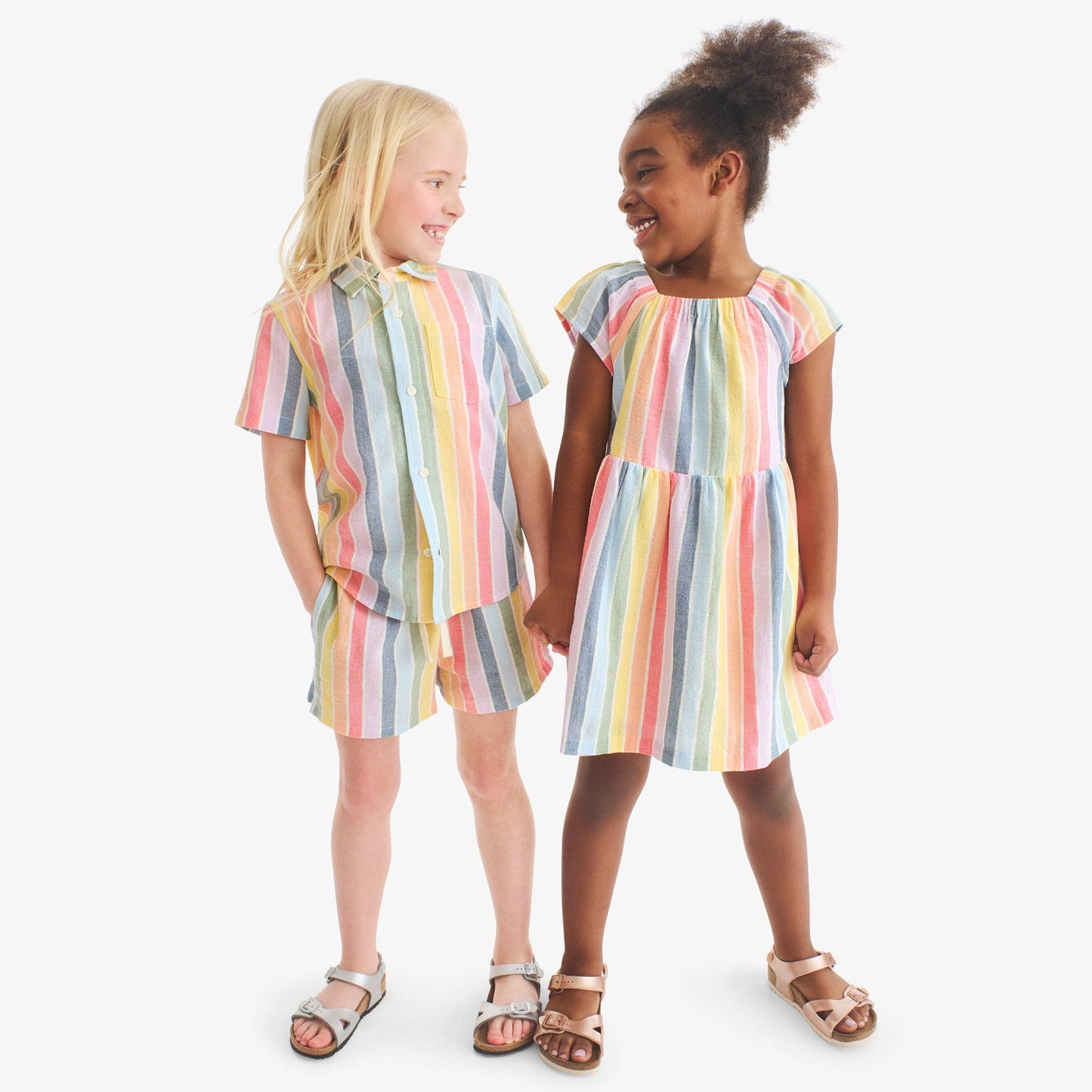 Kids beach short in rainbow stripe